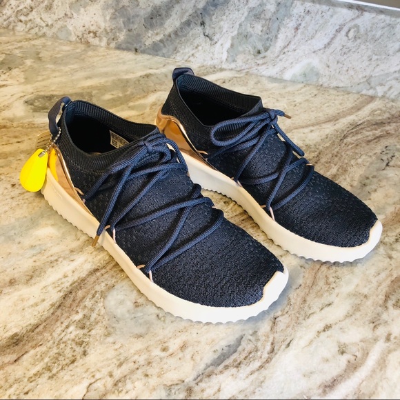 adidas ultimamotion sneaker